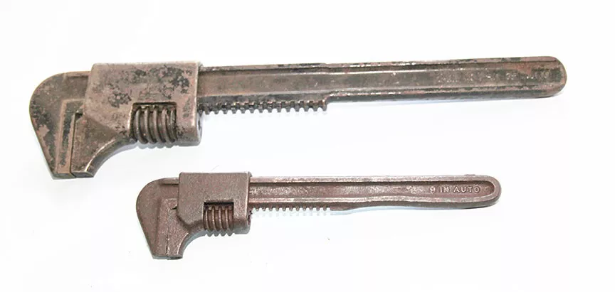 Monkey outlet wrench auto