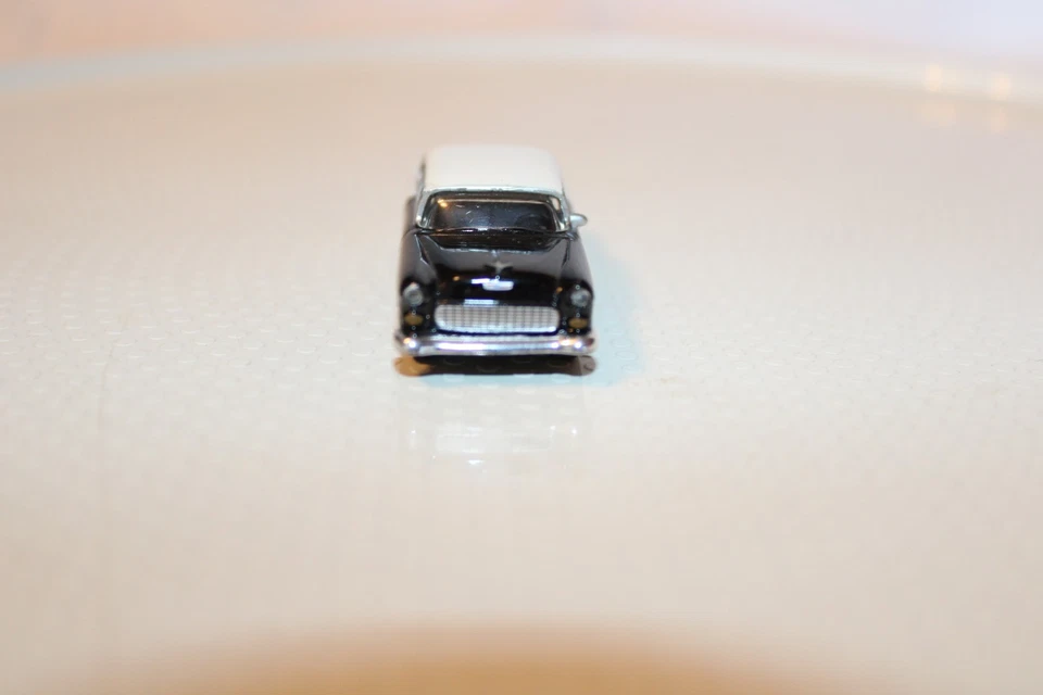 HO Scale CMW Mini Metals, 1950s 2 Door Chevrolet, Black & White - Image 2 of 4