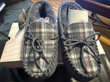Bearpaw Women's Mindy Gray Plaid Slippers Size 6 medium