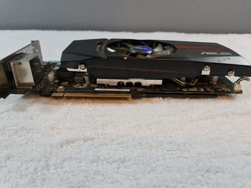 ASUS Radeon HD 6870 1GB GDDR5 PCI Express 2.1 x16 CrossFireX Support Video Card - Picture 2 of 7