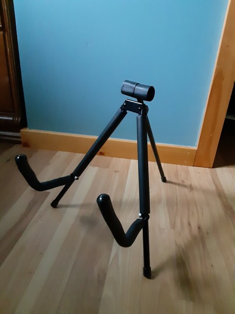 portable guitar stand