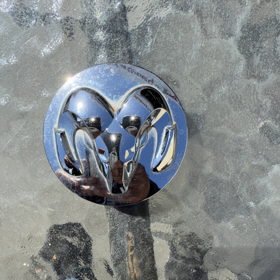 2015-2020 RAM 1500 chrome head medallion logo Wheel Center Cap used - Image 3 of 4