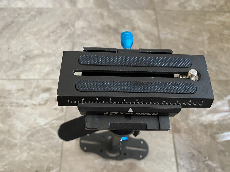 YELANGU CINE DSLR Carbon Fiber/Alloy Steadicam Camera Stabilizer - Image 4 of 4