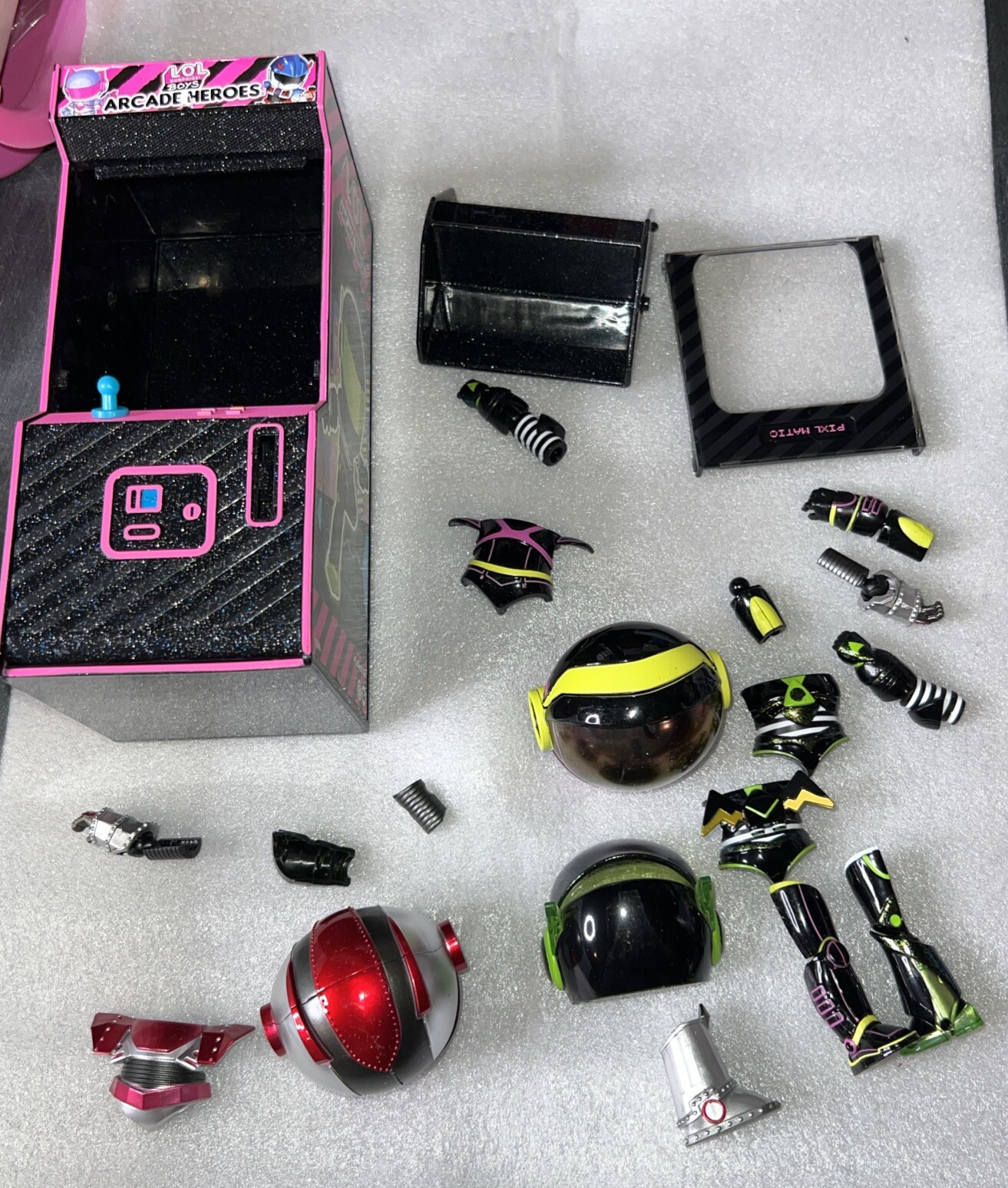 LOL Surprise Boys Arcade Heroes – Action Figure Pieces.  Not Complete