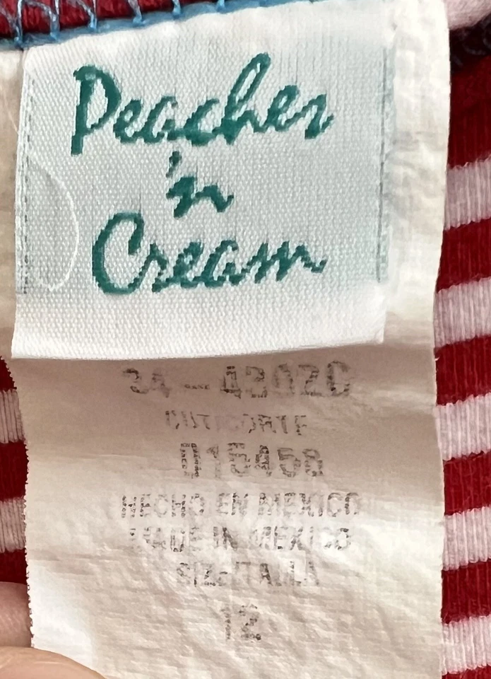 Top columpio de peces a rayas rojas y blancas crema Peaches 'N talla 12 para niña y pantalones cortos rojos Foto 3 de 4