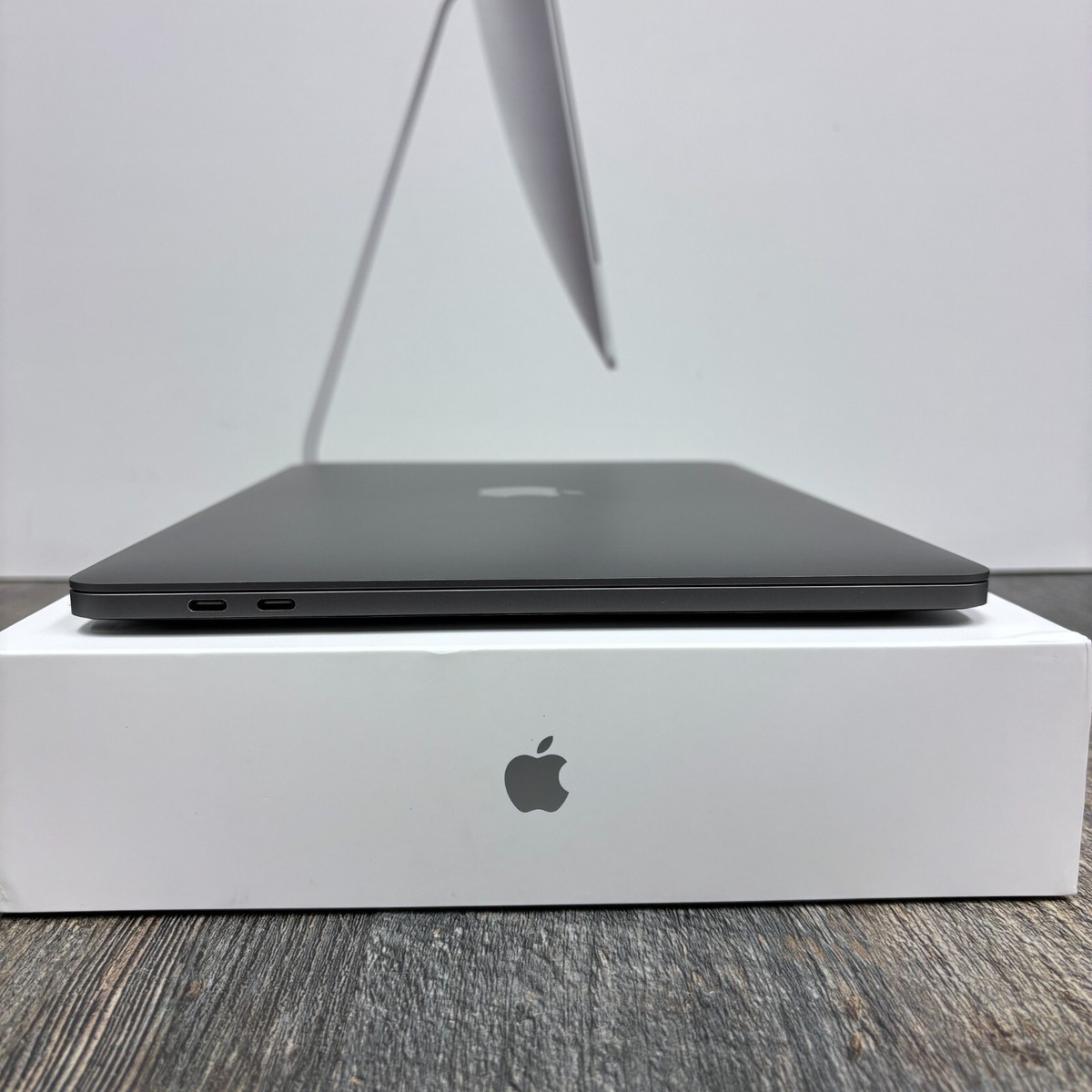 SEQUOIA 2019-2020 Apple MacBook Pro 13 - 16GB RAM 512GB SSD SEQUOIA 2019-2020 Apple MacBook Pro 13 - 16GB RAM 512GB SSD