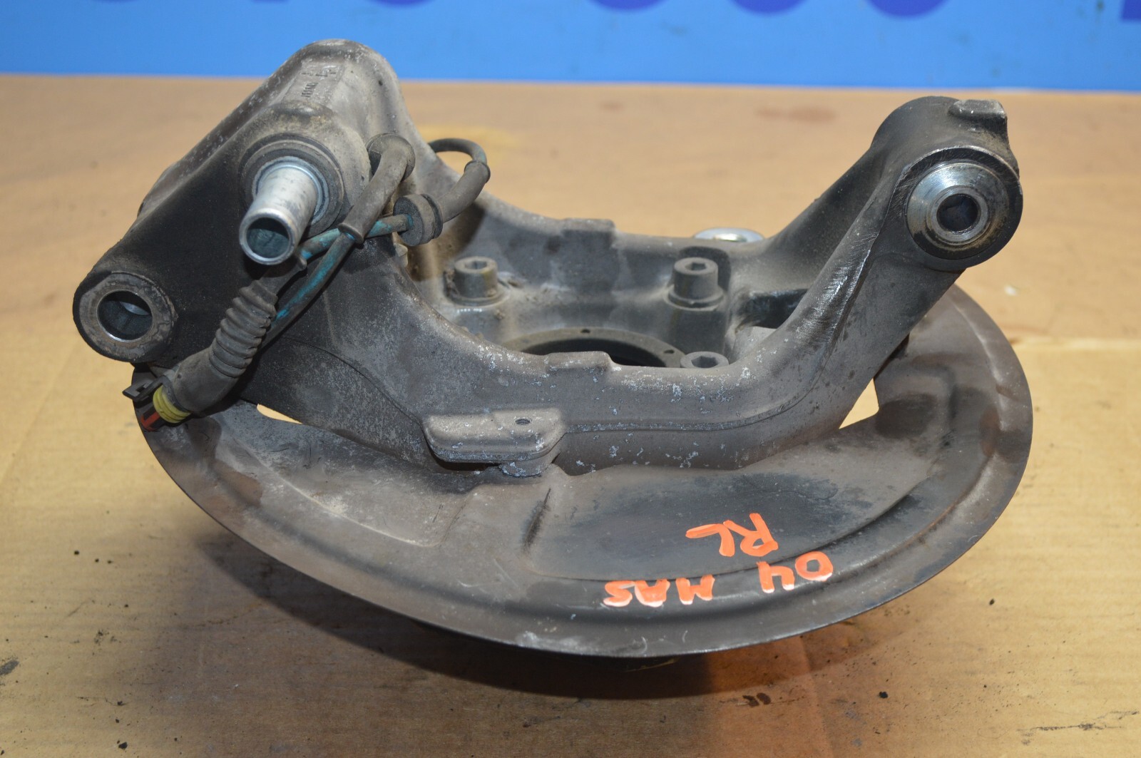 2004 M138 MASERATI M128 GT COUPE REAR DRIVER SIDE SPINDLE WHEEL HUB 189337