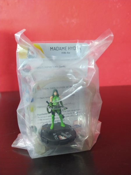 HEROCLIX - MADAME HYDRA / VIPER VIBORA #105 MARVEL LIMITED EDITION with CARD