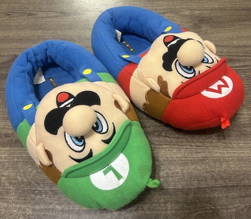Super Mario Brothers Mario And Luigi Novelty Video Game Slippers Size 2-3 Youth - Picture 2 of 5