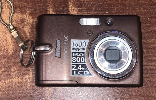 Nikon Coolpix L11 6.0 Megapixels Digital Camera Not Working Parts or Repair - Picture 2 of 6