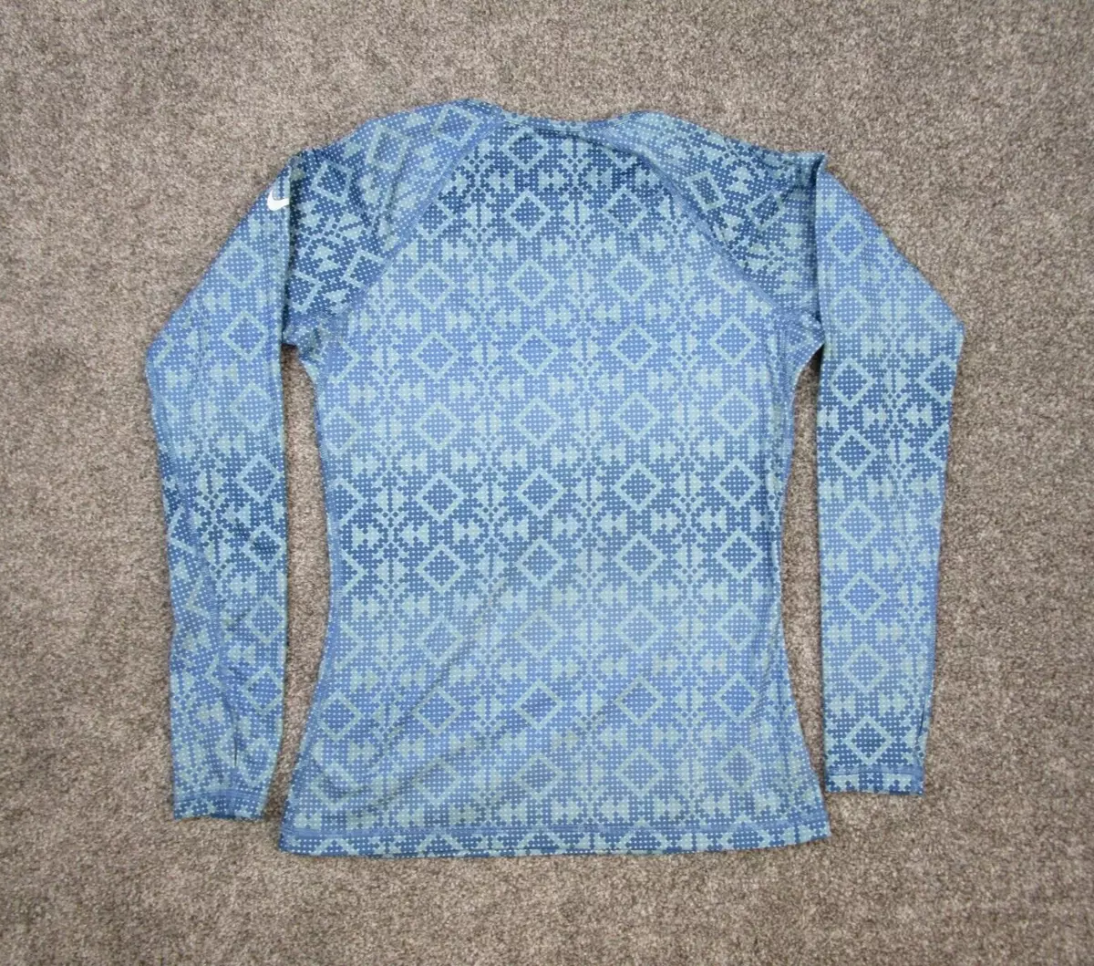 Compression shirt 2025 nike womens