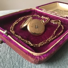 FINE ANTIQUE 9CT YELLOW GOLD DIAMOND PHOTO LOCKET NECKLACE ON CHAIN 5.94 GRAMS