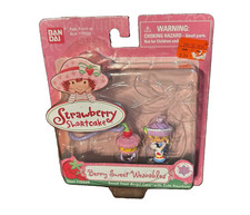 Bandai Strawberry Shortcake Angel Cake Berry Sweet Wearables Keychain Y2K