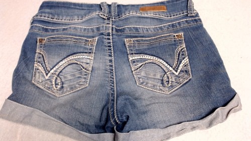 Wallflower Denim Jean Shorts Size 3 Really Cute Ex Cond Juniors Cuffs - Picture 2 of 4