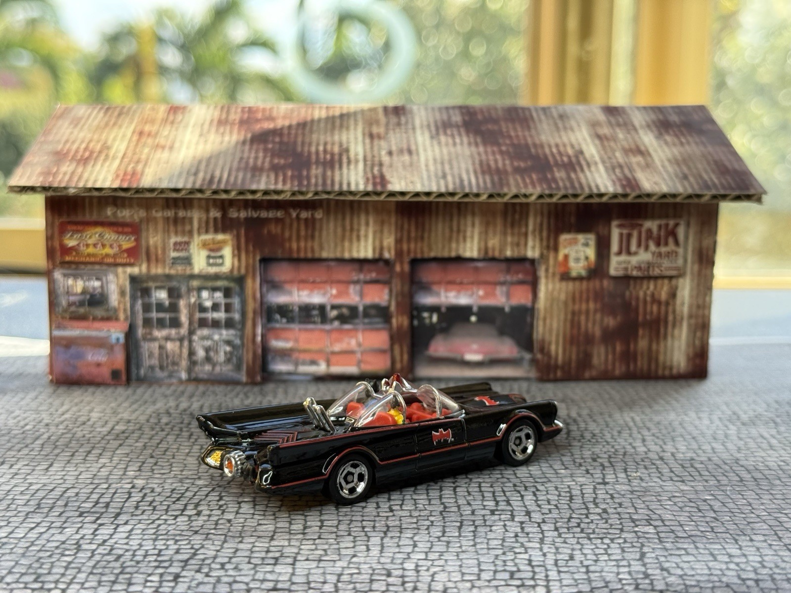 Hot Wheels Batmobile 1966 1/64 Scale Batman & Robin Corgi Repro figures ...