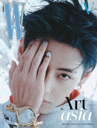 W Korea Magazine September 2025 BTS V Cover - Picture 7 of 14