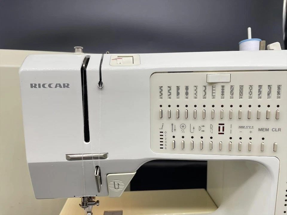 BERNINA 1090 Riccar Computerized Sewing Machine with Manual Electronic Tested - Image 4 of 4