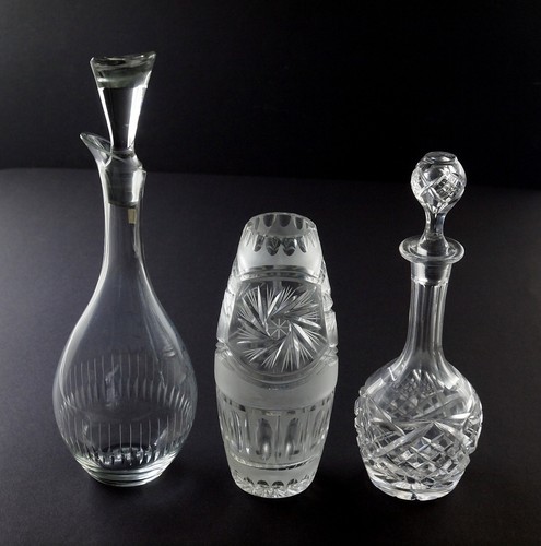 Konvolut 1 Karaffe, WMF Kristall, 1 weitere Karaffe mit Stöpsel und 1 Vase