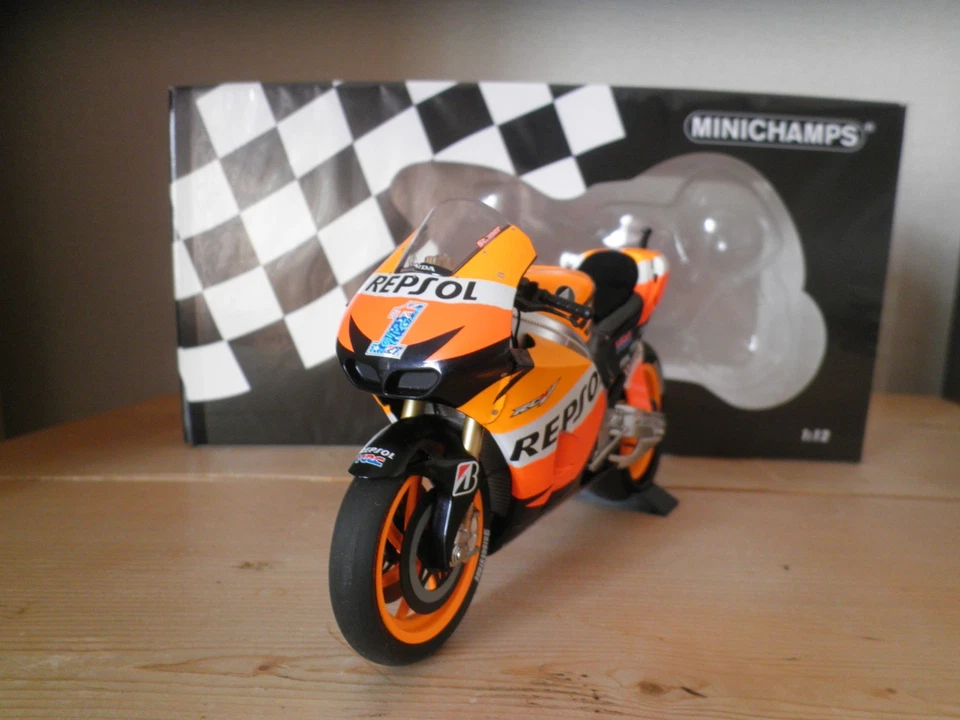 1/12 MINICHAMPS HONDA RC212V CASEY STONER 2012 (NEUF) - Photo 2/4