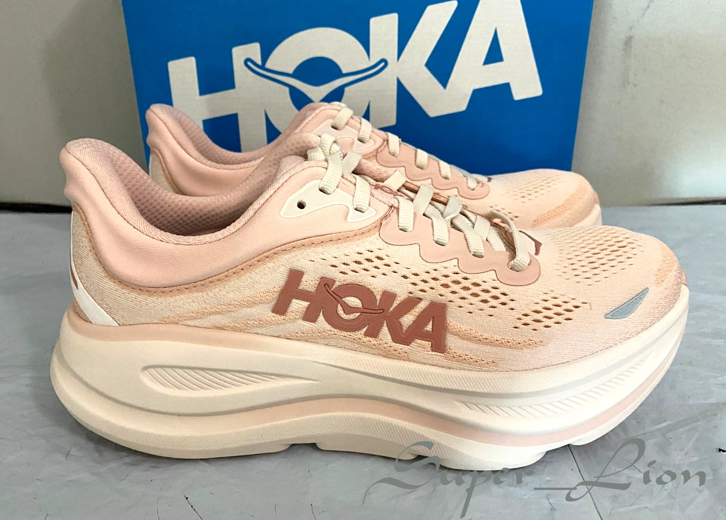 NEW HOKA One One Women's BONDI 9 Running Shoes - SIZE 8 B - Rose Latte