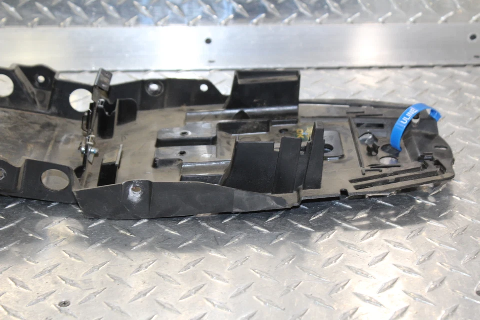 Triumph Street 2014 triple ABS trasero trasero trasero inferior batería bandeja plástico Foto 4 de 4