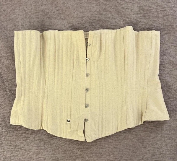 19 世纪 60 年代维多利亚紧身胸衣手工鸭布帆布复制品 — 第 3/4 张图片