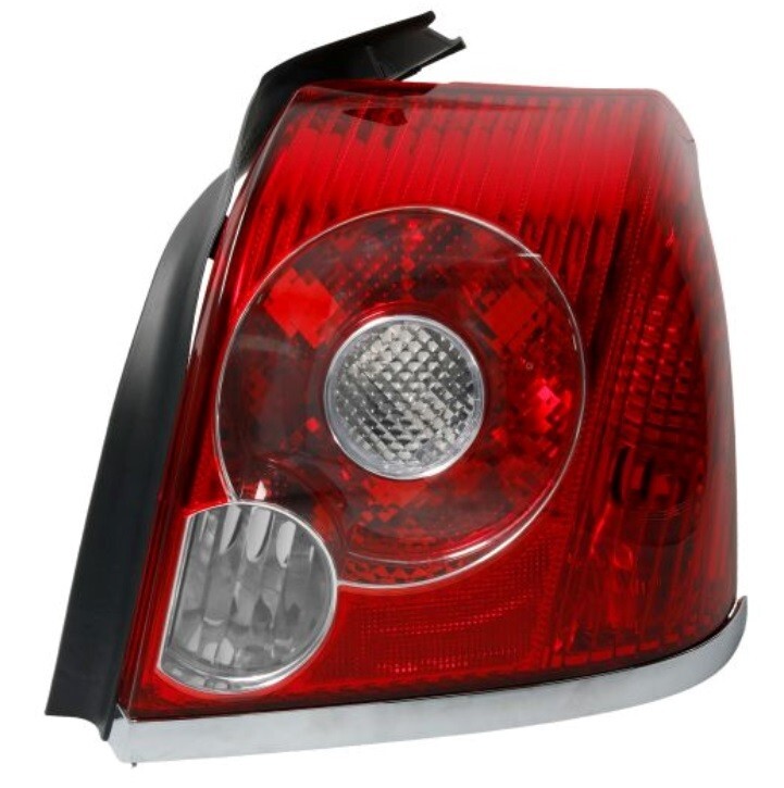 Feu arrière droit Toyota Avensis T25 pour réparer un phare cassé de berline 2006-2008