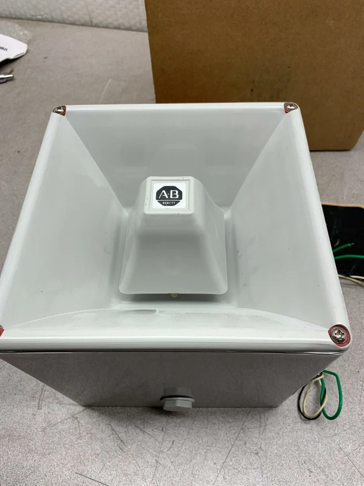 NOVO NA CAIXA BUZINA INDUSTRIAL ALLEN-BRADLEY COM FAROL 855H-BCA10DDR4 SÉRIE B - Imagem 3 de 4