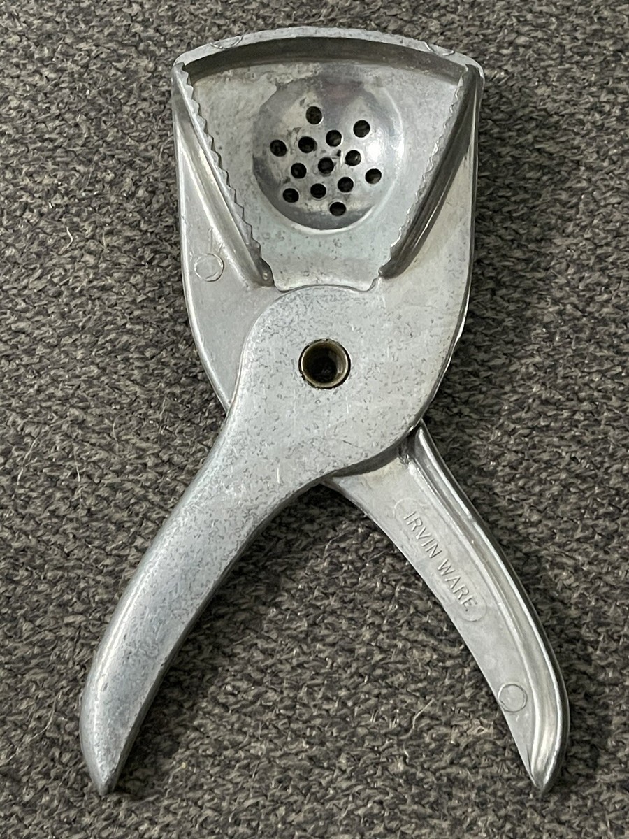 VINTAGE IRVIN WARE hand held manual LEMON/LIME SQUEEZER JUICER made in USA