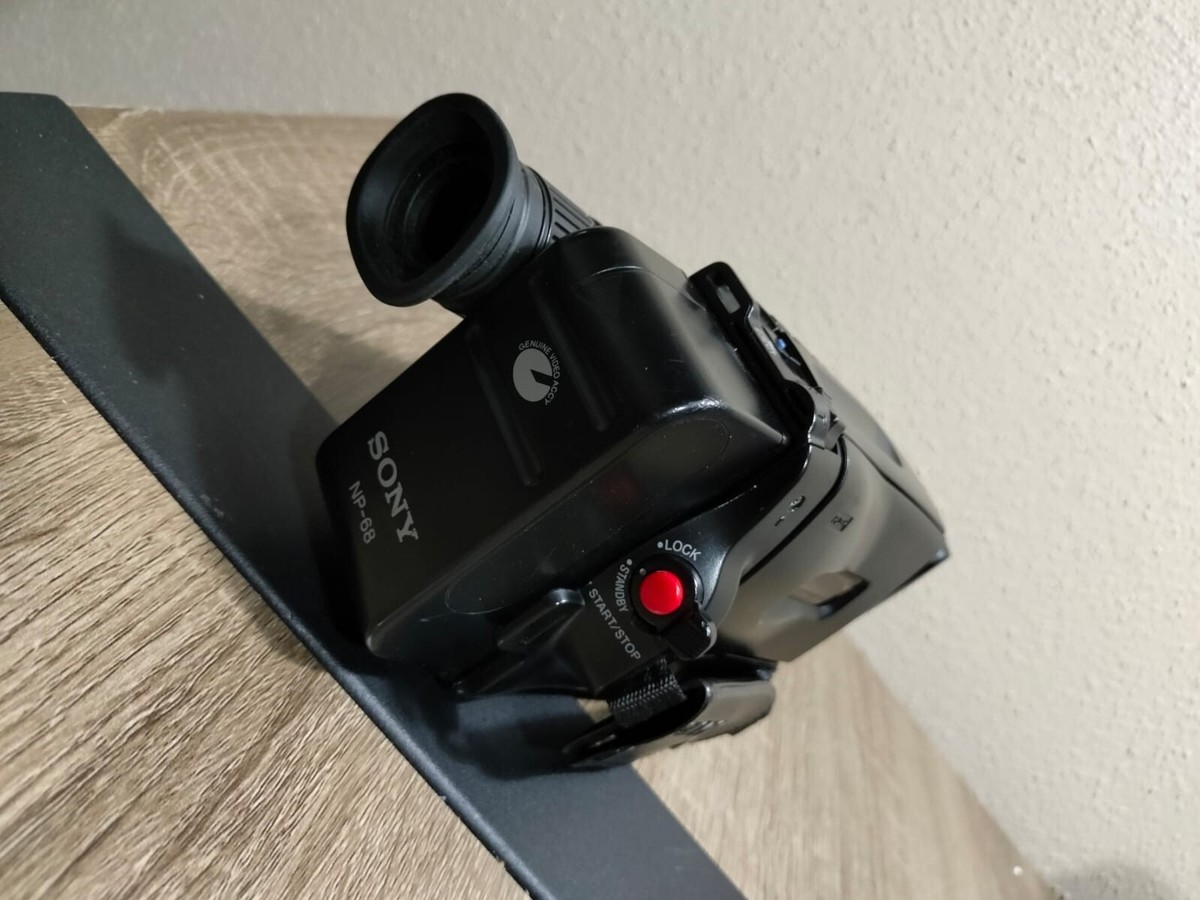 Sony CCD-TR84 Steady Shot Handycam Video 8 Video Camera Camcorder