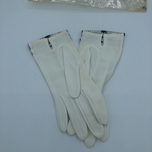 Vintage New Stretchies Ivory Nylon Gloves Deadstock One Size Tiny Button Detail - Picture 11 of 11