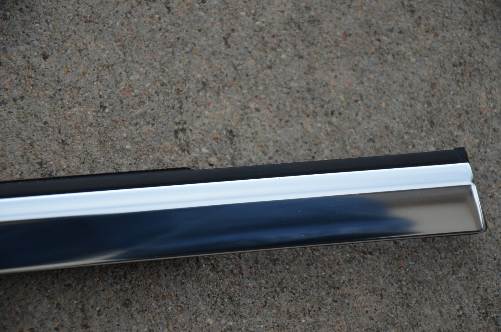 2016-2020 Bentley Bentayga Rear Right Door Upper Trim Strip 36A853082B OEM