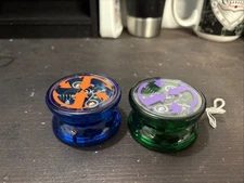 2 Yo-yos
