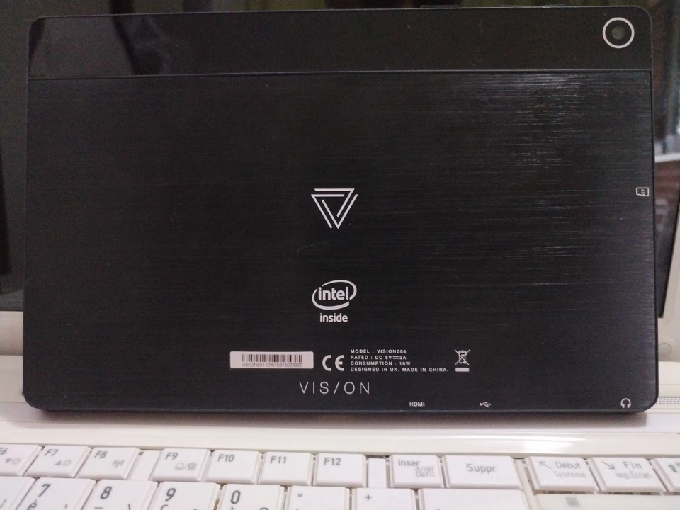 Microsoft surface tablet - Image 2 of 4