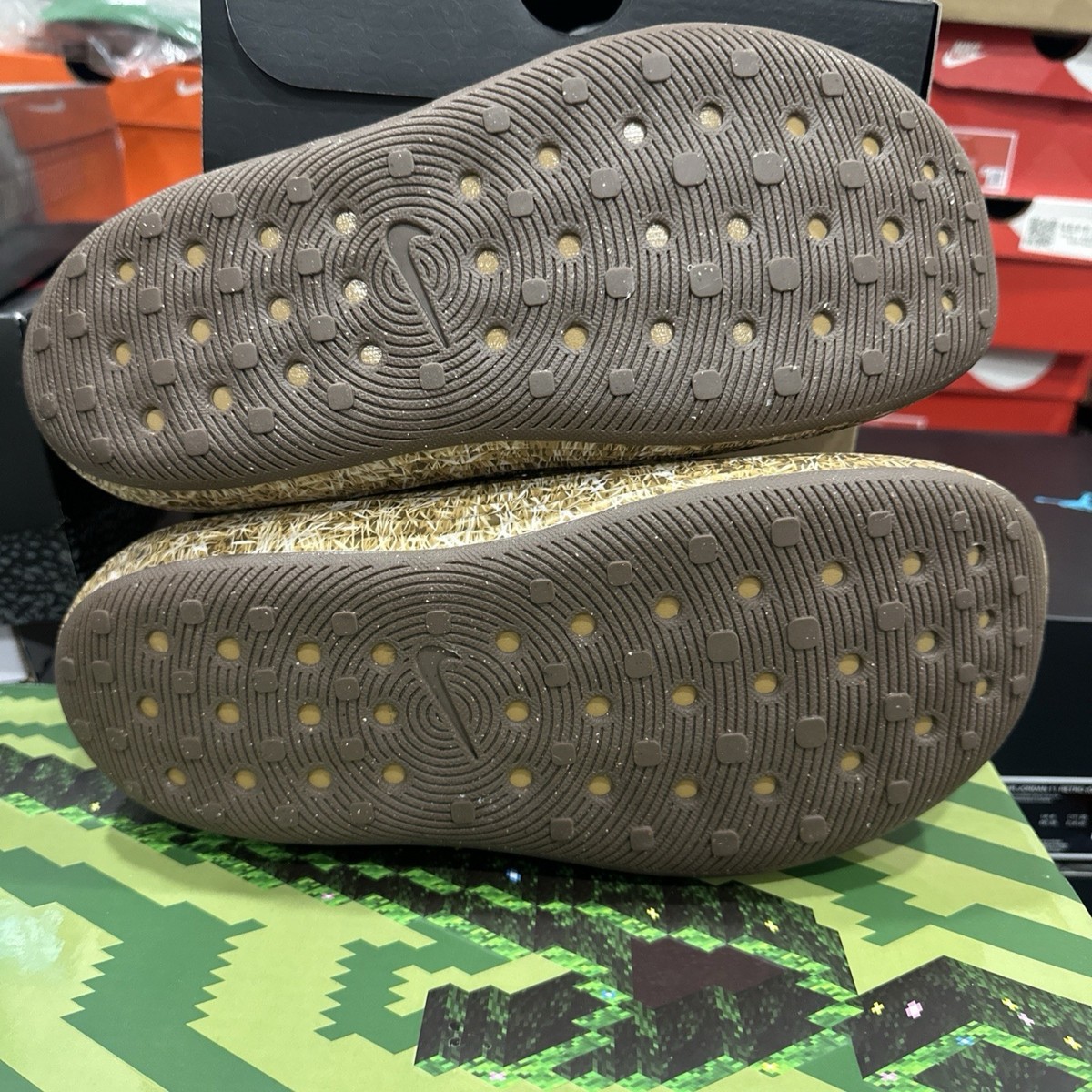 れいく New Nike ReactX Rejuven8 Slide .Swoosh Touch Grass Wheat Brown