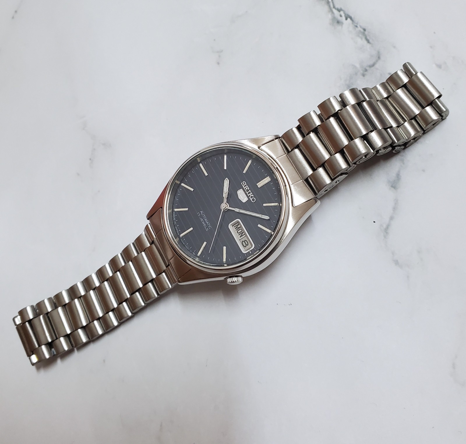 SKXL93 Rare JDM Linen Dial 1991 Vintage Retro Automatic Sunburst Seiko OEM Blue - vintagewatches.pk