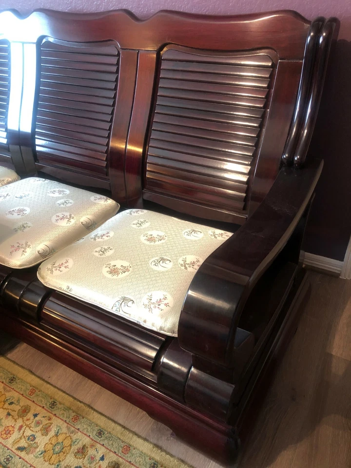 Antiguo sofá oriental de caoba con cinco asientos y mesa de centro Foto 3 de 4