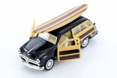 1949 FORD WOODY WAGON WITH SURFBOARD HARDTOP 1/40 scale DIECAST