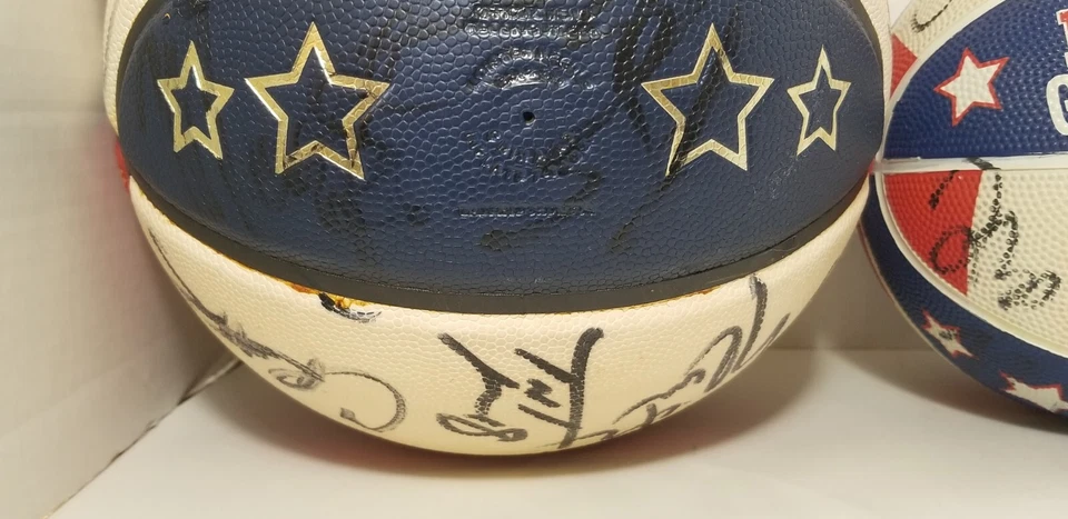 2 Baloncesto Harlem Globetrotters Firmado Tamaño Completo Es Baden Y Mini No Marca Foto 4 de 4