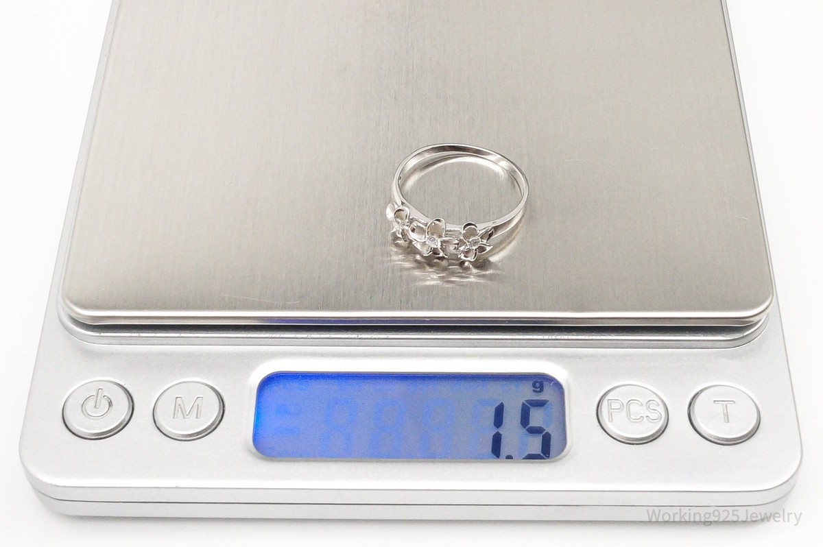 Vintage Cubic Zirconia Flowers Sterling Silver Ring - Size Vintage Cubic Zirconia Flowers Sterling Silver Ring - Size