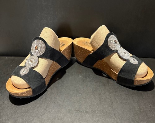 Women's Black Suede Spring Step Sandal with Bling. Size 39 (US 8) Good Condition - Picture 6 of 7