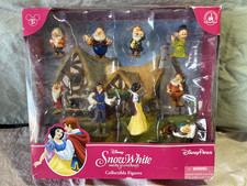 Disney Snow White and Seven Dwarfs with the Prince Boxed Collectors Figurine Set