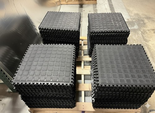 Uline H-9585 Hog Heaven® Modular Mat - 18 x 18", Middle lot of 6