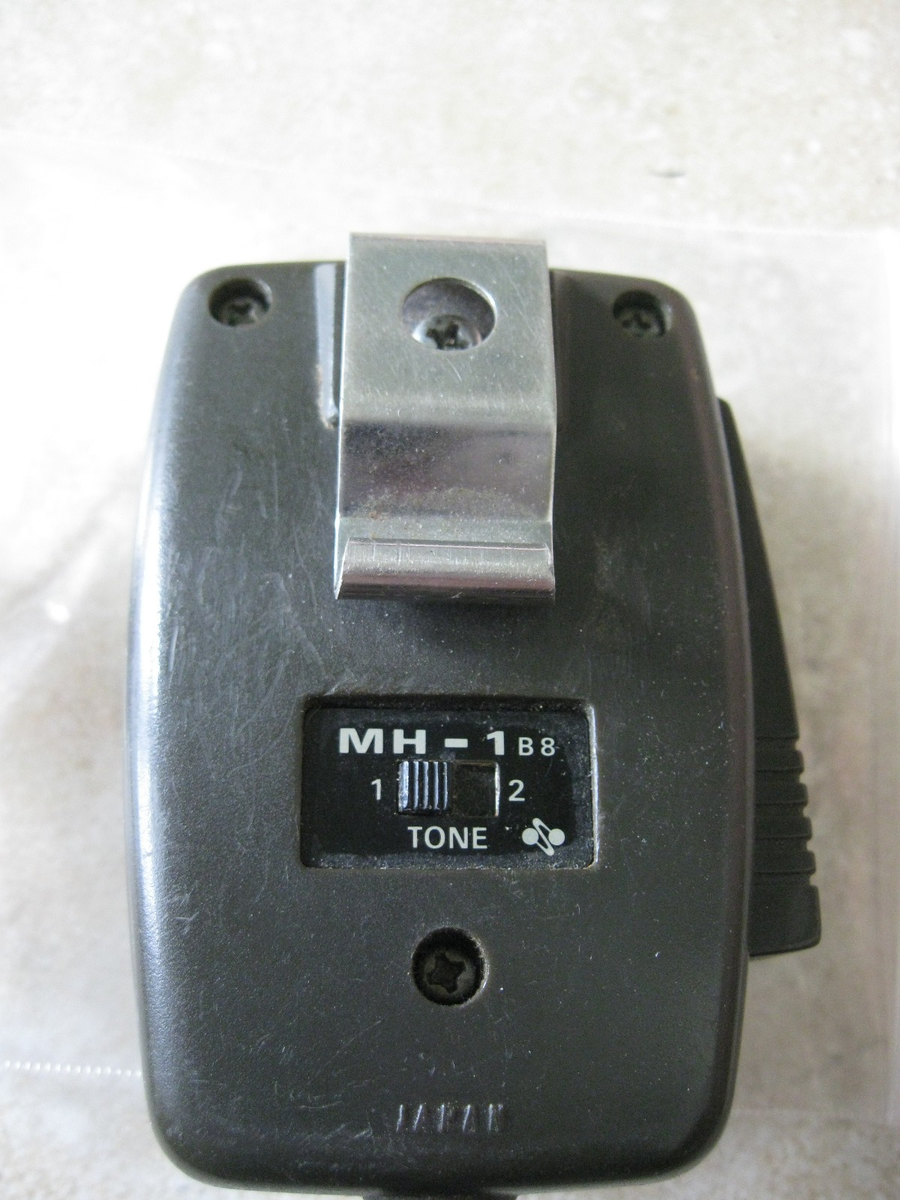 Yaesu MH-1B8 deluxe hand microphone Very Nice shape with Up/Down