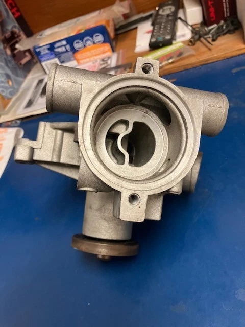 Новый распакованный 131-1851 водяной насос - 1979-1981 Volvo 262, 1980-82 264 2,7 л 2,8 л V6 - Изображение 4 из 4