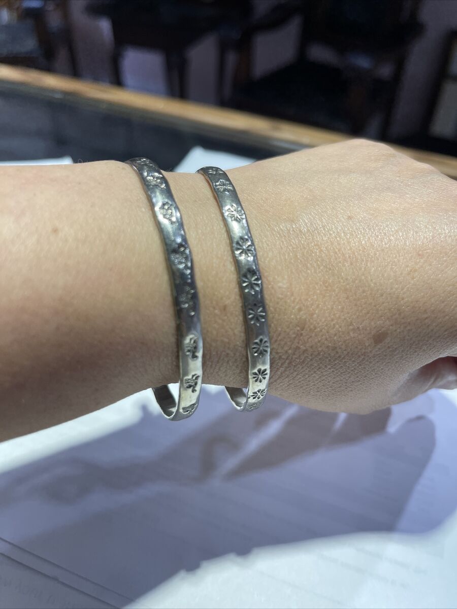 Set Of 2 Sterling Silver Taxco Mexico Signed 6mm Wide Bangle Set Of 2 Sterling Silver Taxco Mexico Signed 6mm Wide Bangle