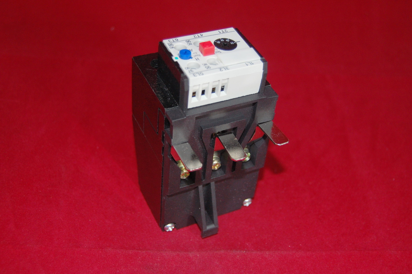 ONE NEW IN BOX FITS 3UA5800-2D THERMAL OVERLOAD Relay 20-32A