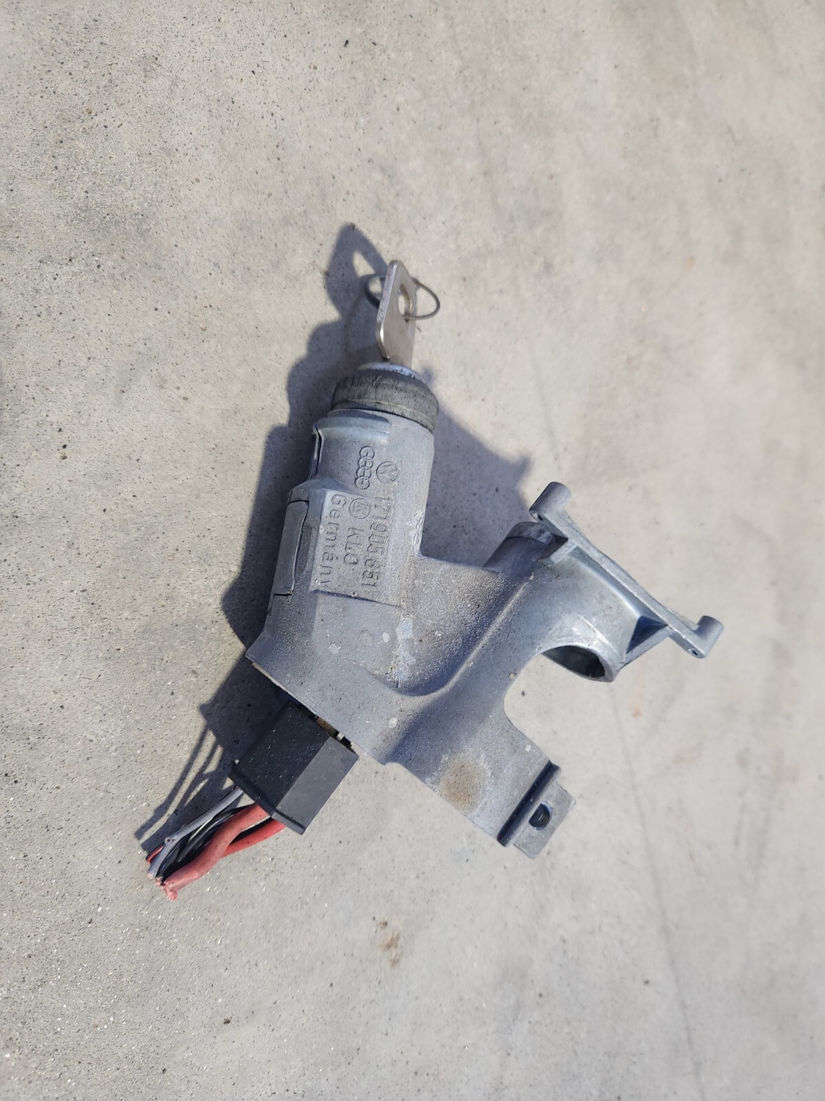 19831985.1 oem Porsche 944 Ignition Lock/Switch Assembly w/ Key