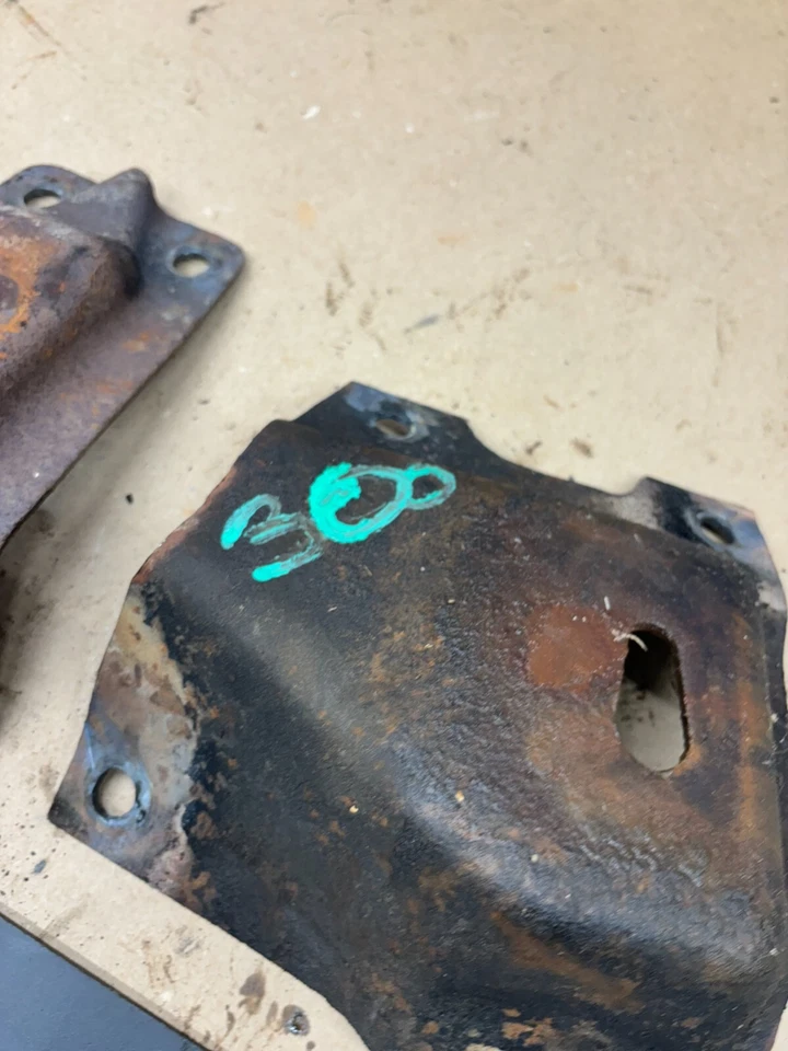 Ford F150 F250 Bronco 300 1980-1996 cuadro de 6 cilindros 4,9 L montaje motor perchas 87 Foto 4 de 4