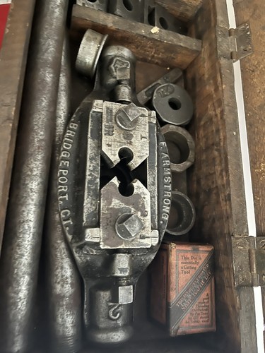 - Antique Pipe Threader Armstrong Plumbing Tool With Original Box - Picture 8 of 13